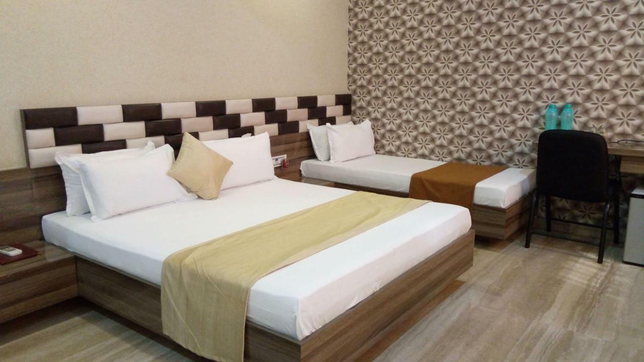 Hotel Shahi Darbar Navsari 外观 照片